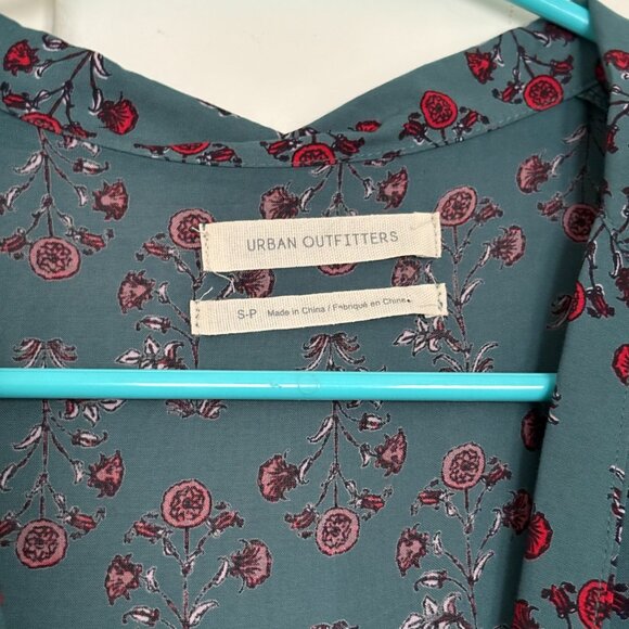 Urban Outfitters Light Floral Romper - Picture 4 of 5